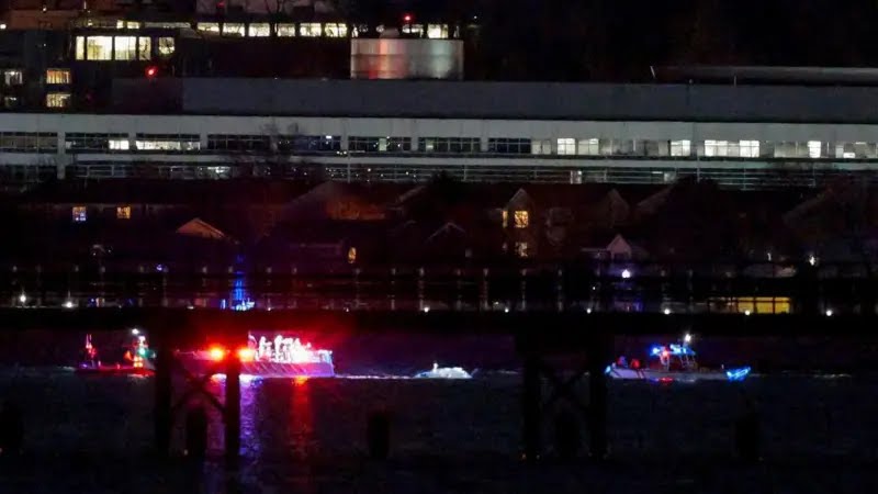 Plane Collides with Helicopter and Crashes in Washington, Over 60 People on Board
