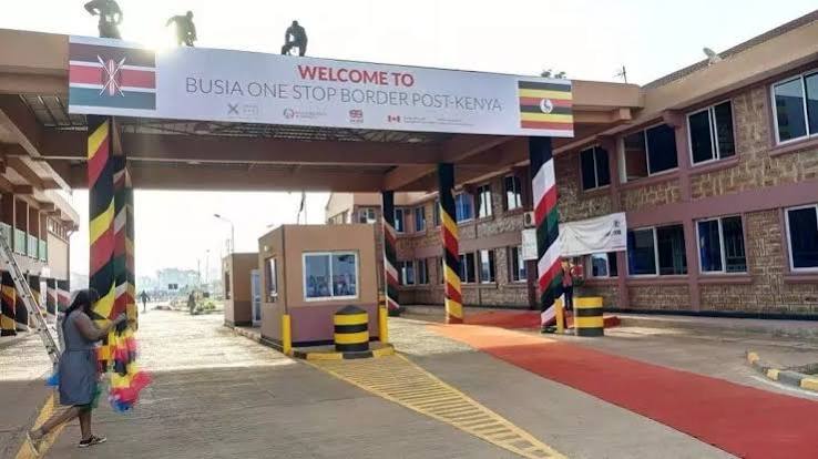 Busia governor otuoma praises ruto and museveni over kenya-uganda border road improvements