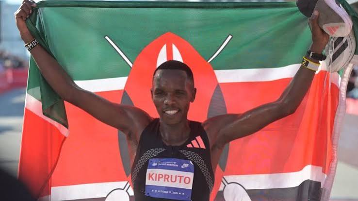 kenya’s amos kipruto wins 2026 chicago marathon in personal best of 2:01:09