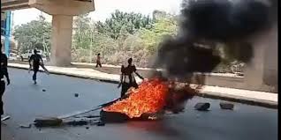 Waiyaki Way Disrupted as University of Nairobi Students Protest Over Lecturers’ Strike